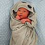 Maylan a rejoint le concours — aidez-le/la à gagner de superbes lots ! newborn, baby, towel, hood, blanket, blue, stars, wrapped, infant, cute, sleeping_area, soft, cozy, child, portrait, face, hand, expression, indoor, resting