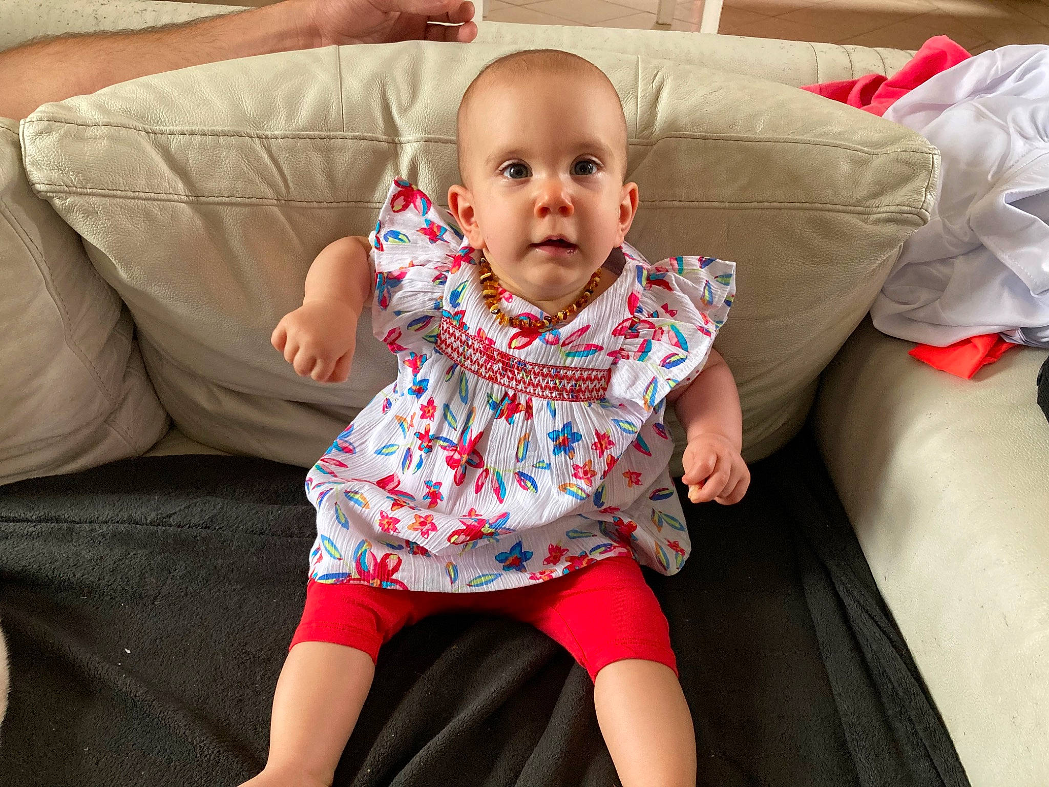 Méïssa participe au concours pour gagner de l'argent avec cette photo : baby, baby_products, bean_bag, child, comfort, furniture, head, leg, person, play, product, sitting, sleeve, toddler