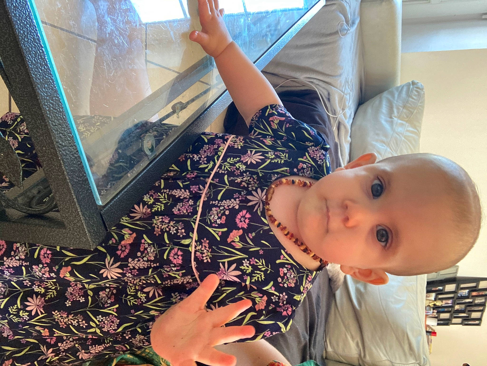 Méïssa a rejoint le concours — aidez-le/la à gagner de superbes lots ! arm, baby, beauty, child, cool, eye, finger, fun, hand, happy, joint, leg, organism, person, photography, skin, smile, technology, toddler, trunk