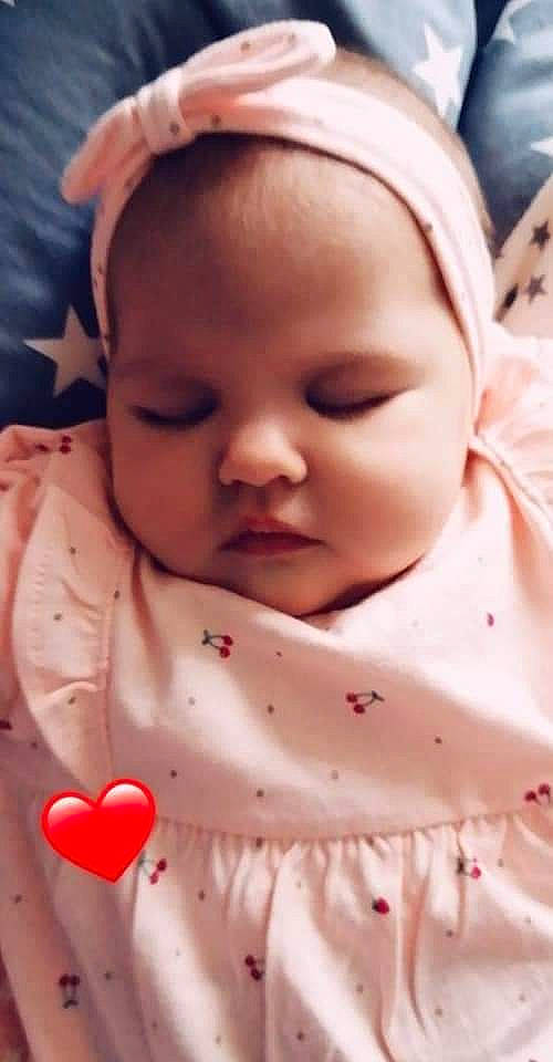 Cylia participe au concours pour gagner de l'argent avec cette photo : baby, baby_sleeping, bedtime, birth, cheek, child, close_up, ear, face, head, lip, mouth, nose, person, pink, skin, sleep, smile, toddler