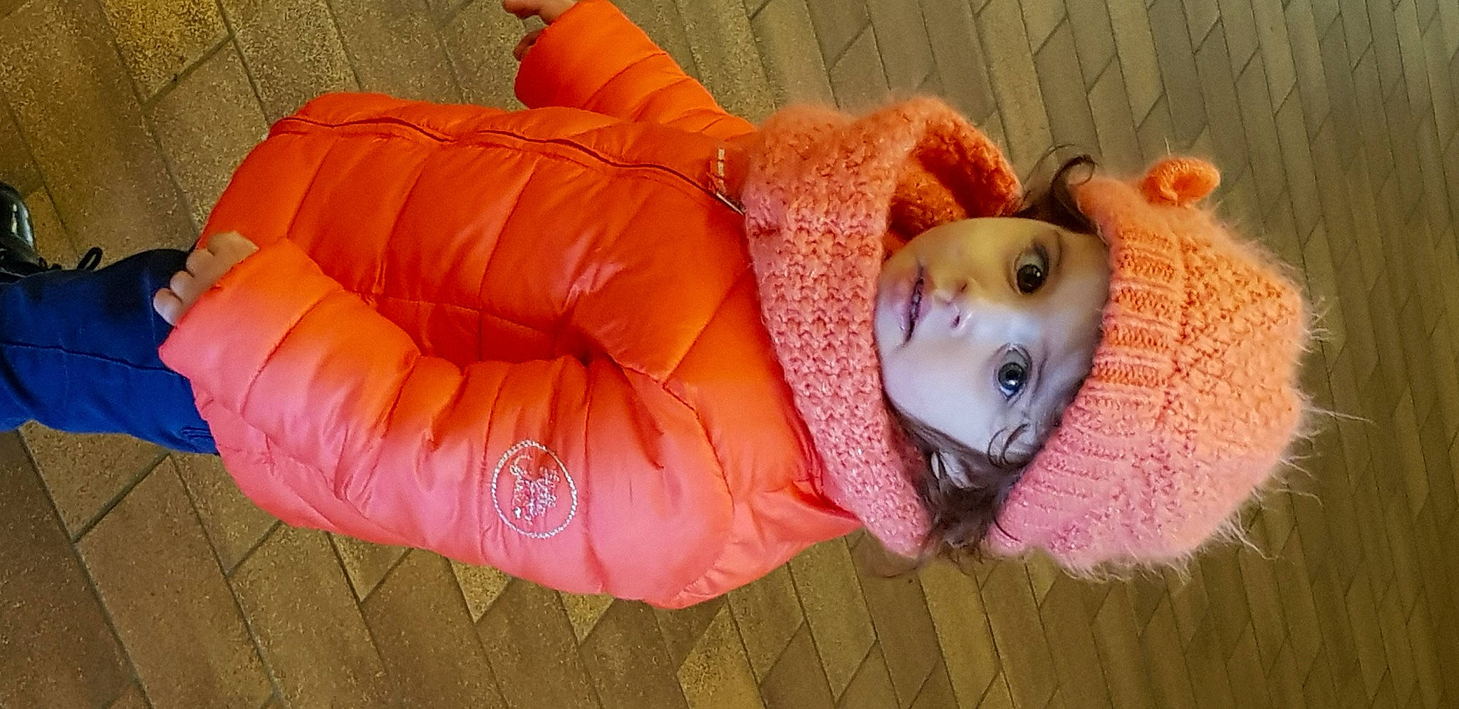 Neila participe au concours pour gagner de l'argent avec cette photo : abdomen, baby, bean_bag, child, comfort, eyelash, flesh, fun, fur, headwear, human_body, linens, magenta, mouth, orange, organ, pattern, peach, person, pink