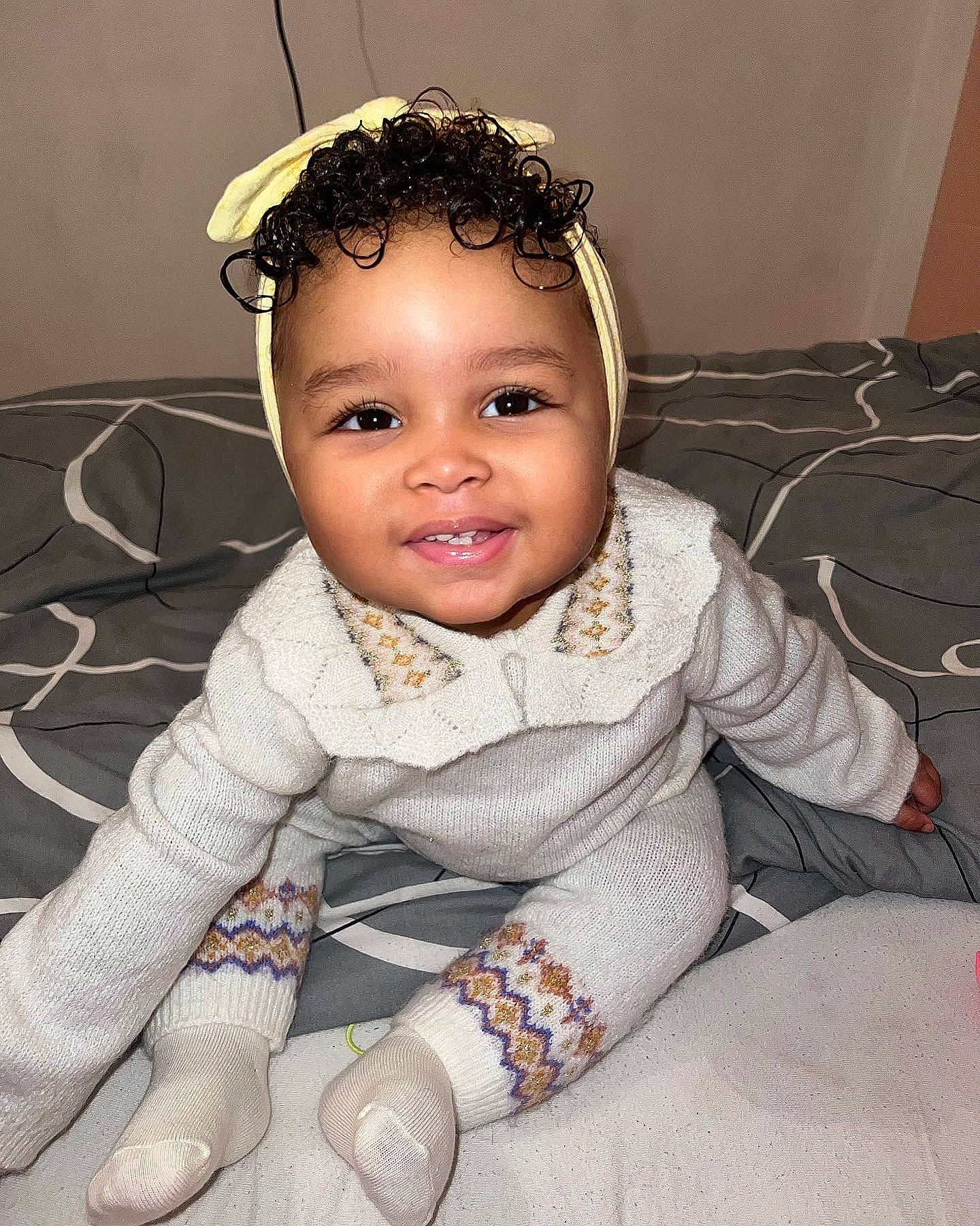 Joycee participe au concours pour gagner de l'argent avec cette photo : baby, baby_toddler_clothing, black_hair, cheek, child, comfort, ear, eye, eyelash, facial_expression, flash_photography, flooring, happy, iris, joy, mammal, nose, person, skin, sleeve