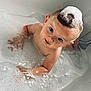 Alessio participe au concours pour gagner de l'argent avec cette photo : baby, infant, child, bathtub, bath, bubbles, foam, water, wet_hair, soap, cute, portrait, looking_up, eyes, face, hand, skin, splash, toddler, playful