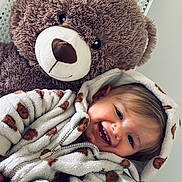 Alessio participe au concours pour gagner de l'argent avec cette photo : child, baby, toddler, stuffed_animal, teddy_bear, smile, teeth, hoodie, polka_dot, plush, fur, cute, portrait, close_up, indoor, cozy, zipper, chair, face, happy
