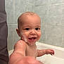 Rémy a rejoint le concours — aidez-le/la à gagner de superbes lots ! baby, bath, soap, bubbles, smile, face, arm, water, tiled_wall, bathtub, child, happy, cute, skin, person, indoor, clean, playful, young, head