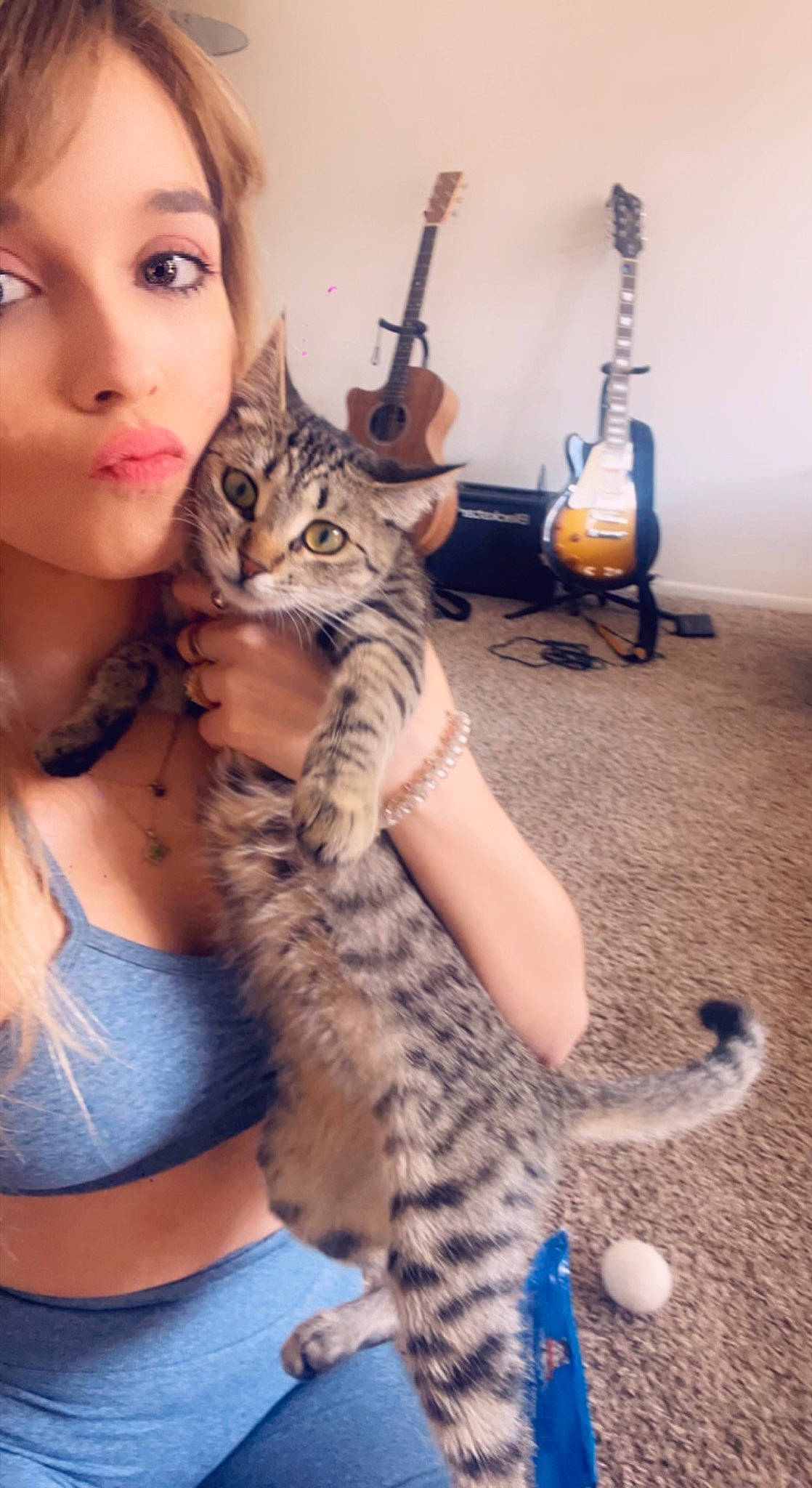 Luna is registered to the contest to win money with this photo: carnivore, cat, eyelash, fawn, felidae, fur, hair, human_leg, lap, mammal, musical_instrument, organ, sitting, skin, small_to_medium_sized_cats, tail, terrestrial_animal, thigh, vertebrate, whiskers