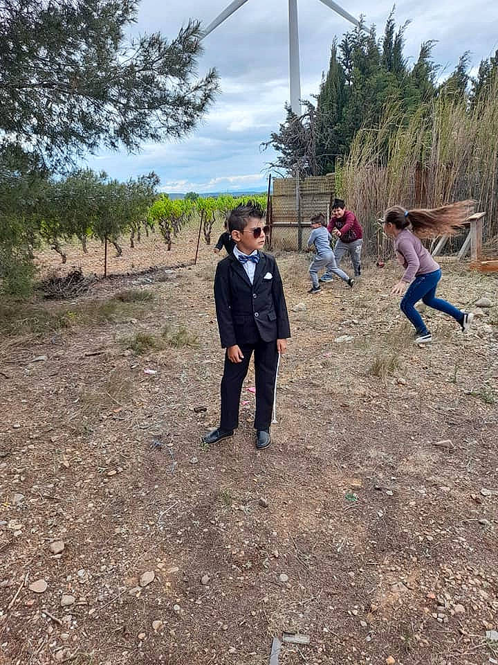 Matthew Gimenez a rejoint le concours — aidez-le/la à gagner de superbes lots ! agriculture, cloud, event, field, fun, grass, grassland, hill, land_lot, landscape, leisure, natural_landscape, people_in_nature, person, plant, plantation, recreation, sky, soil, tree