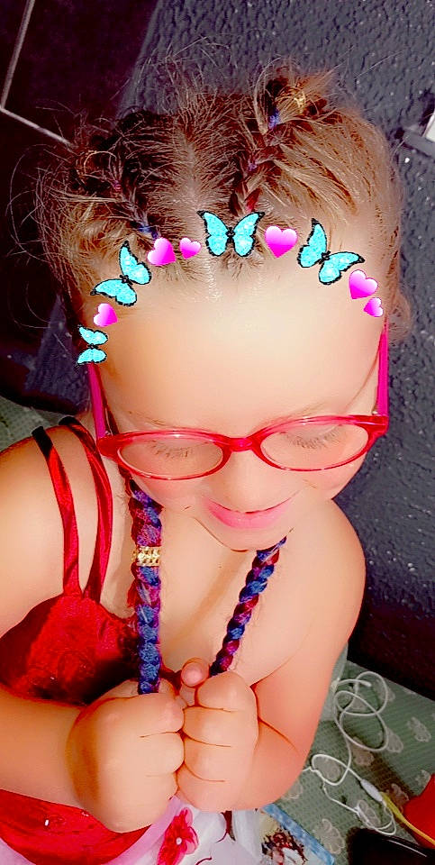 Julianna a rejoint le concours — aidez-le/la à gagner de superbes lots ! black_hair, cool, ear, earrings, eyebrow, eyelash, eyewear, glasses, goggles, happy, headband, headgear, headpiece, lip, neck, person, pink, purple, skin, smile