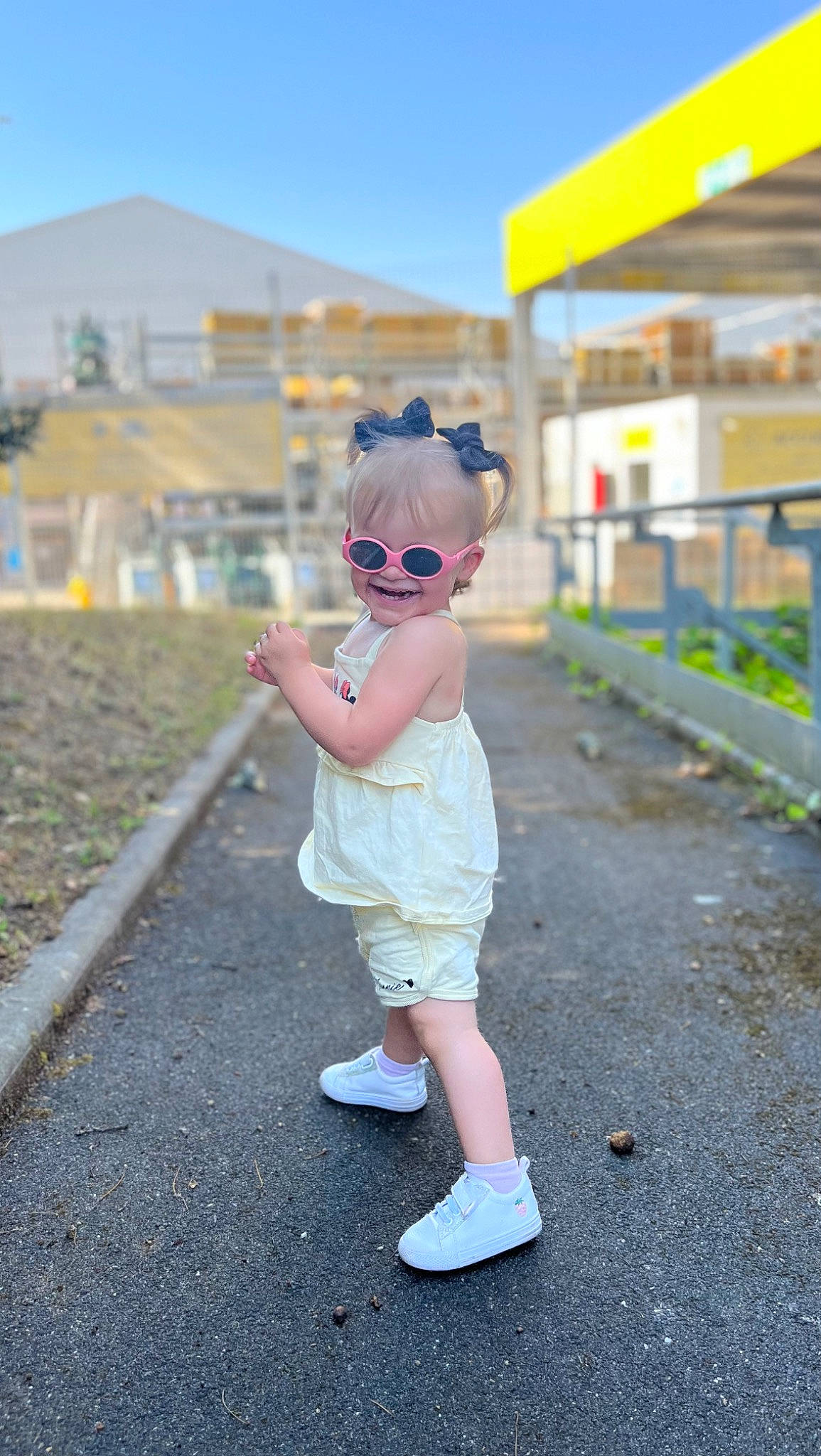 Kayla participe au concours pour gagner de l'argent avec cette photo : asphalt, baby_toddler_clothing, eyewear, footwear, fun, glasses, grass, happy, hat, joy, leaf, leisure, person, shorts, sky, sleeve, standing, street_fashion, sunglasses, toddler