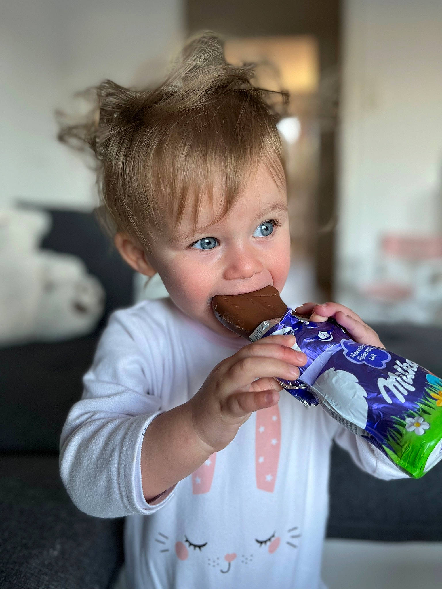 Kayla participe au concours pour gagner de l'argent avec cette photo : baby_toddler_clothing, carbonated_soft_drinks, child, drink, drinking, drinkware, electric_blue, finger, fun, gesture, happy, junk_food, person, play, room, sleeve, soft_drink, t_shirt, thumb, tin_can