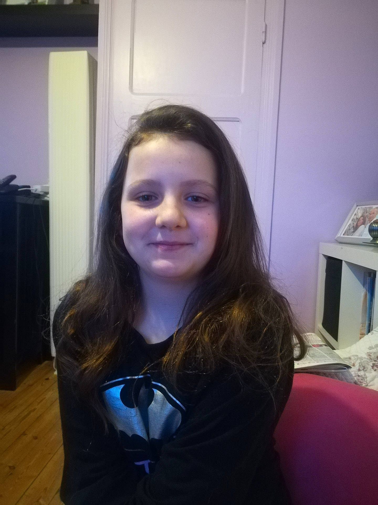 Lorie participe au concours pour gagner de l'argent avec cette photo : bangs, black_hair, blond, brown_hair, chin, eyebrow, face, forehead, fun, girl, hair, hair_coloring, hairstyle, head, human_hair_color, joy, long_hair, person, product, selfie