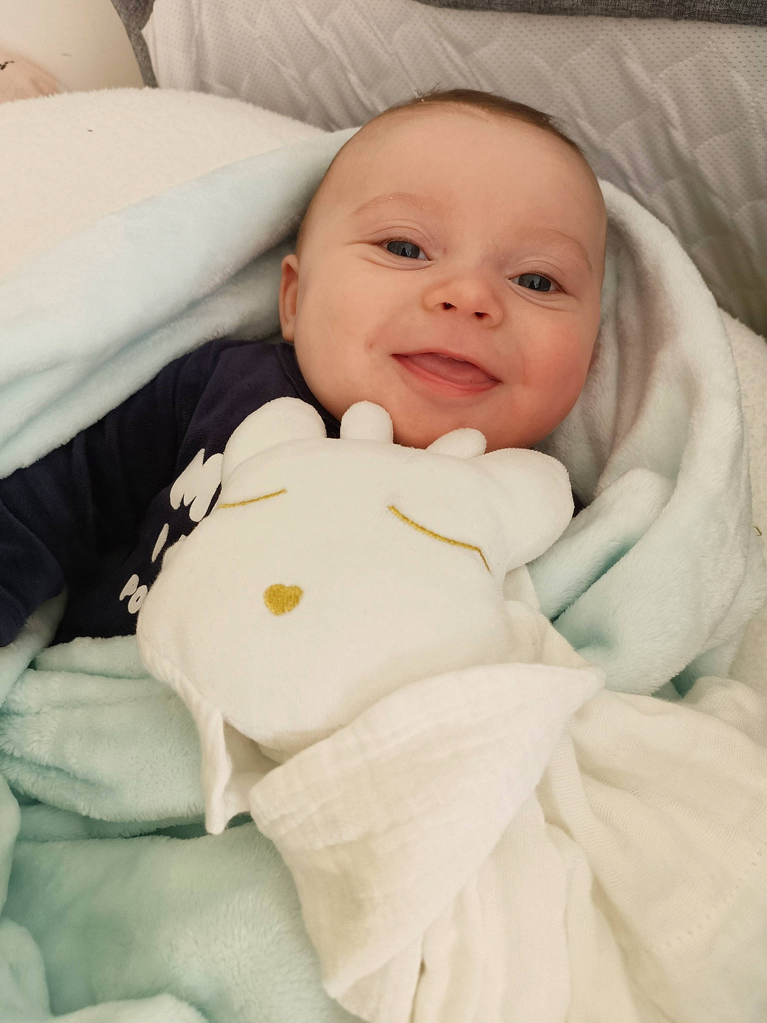 Aeden participe au concours pour gagner de l'argent avec cette photo : baby, baby_products, baby_safety, baby_sleeping, baby_toddler_clothing, bedding, bedtime, cheek, child, comfort, eyebrow, fur, happy, headwear, linens, nose, person, room, skin, smile