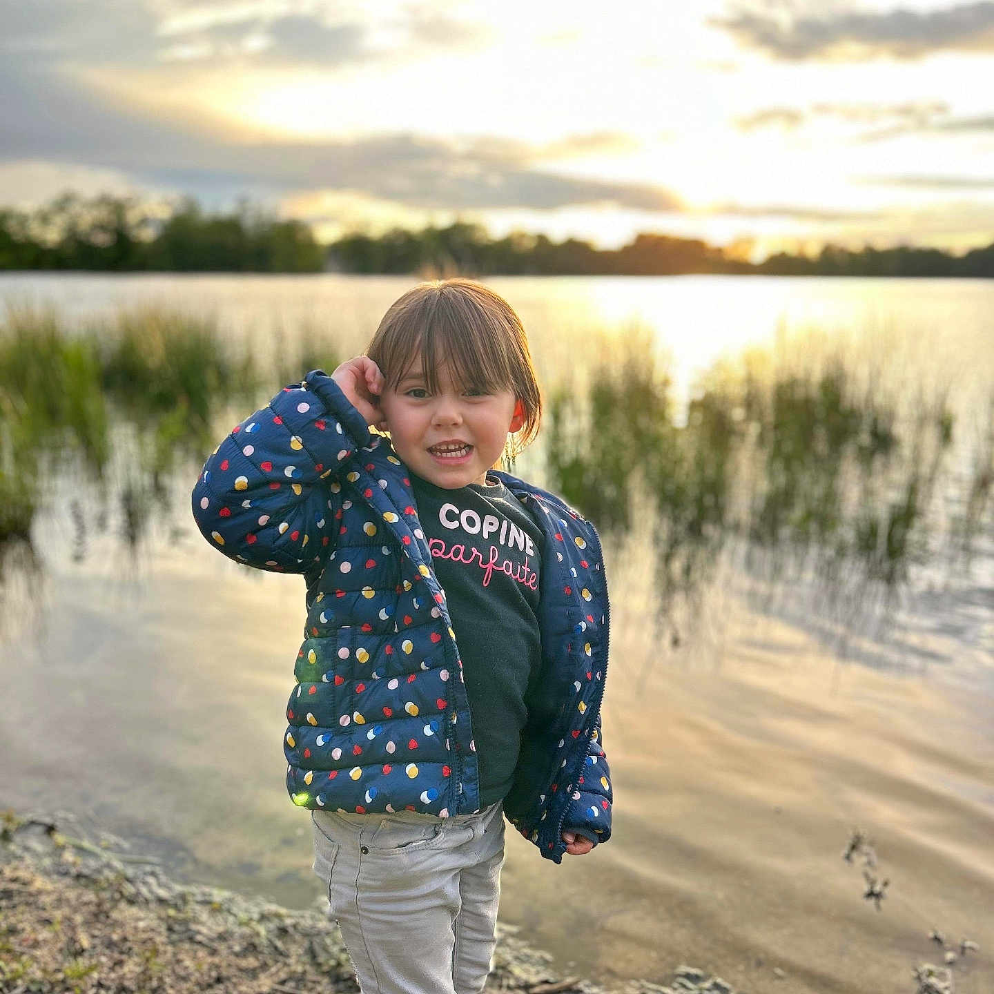 Tessa a rejoint le concours — aidez-le/la à gagner de superbes lots ! boy, child, clothing, coat, face, happy, head, jacket, jeans, lake, male, nature, outdoors, pants, person, photography, portrait, sky, smile, water