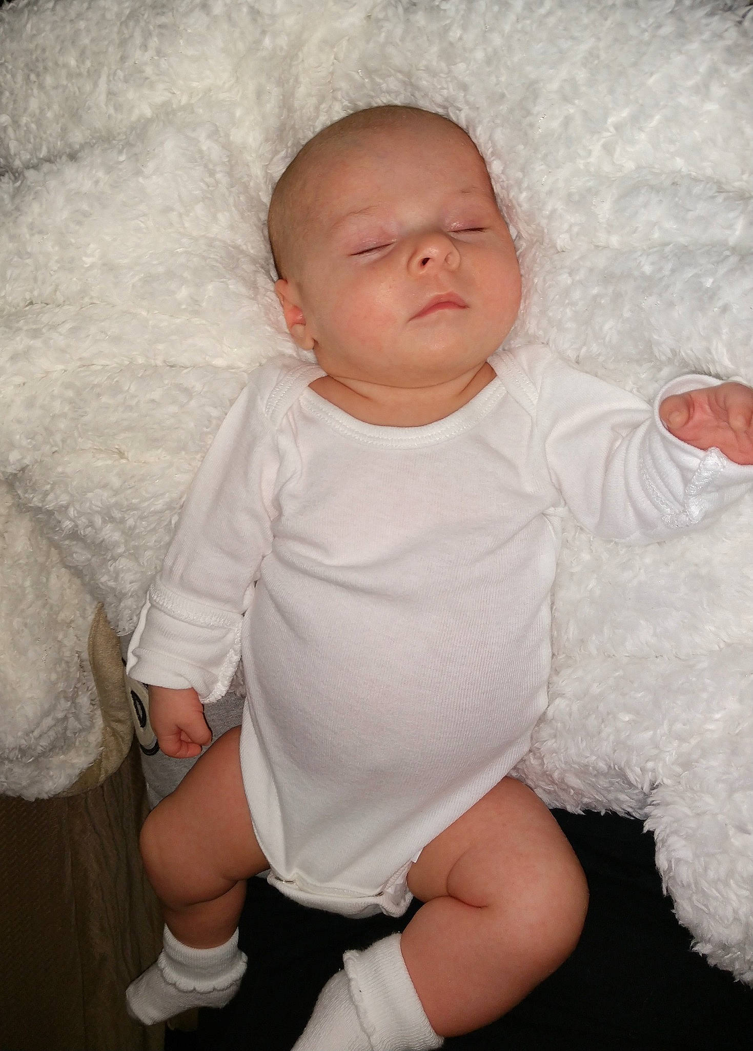 Maren is registered to the contest to win money with this photo: abdomen, cheek, child, eye, finger, fun, girl, hand, human_hair_color, infant, iris, leg, person, product, skin, smile, standing, textile, toddler, white