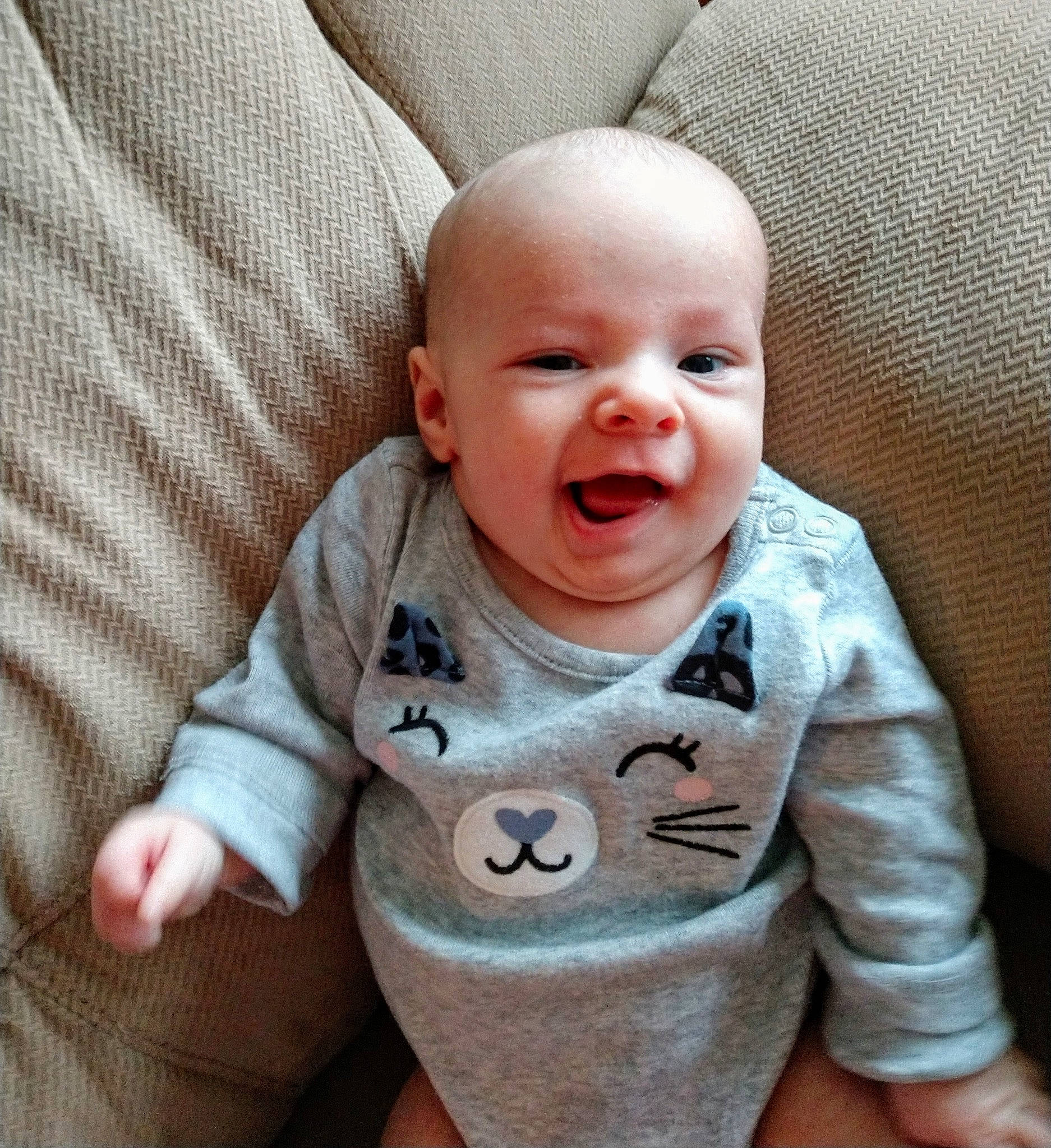 Maren is registered to the contest to win money with this photo: boy, cheek, child, ear, eye, facial_expression, finger, hand, head, infant, laughter, mouth, neck, nose, organ, person, product, skin, smile, textile