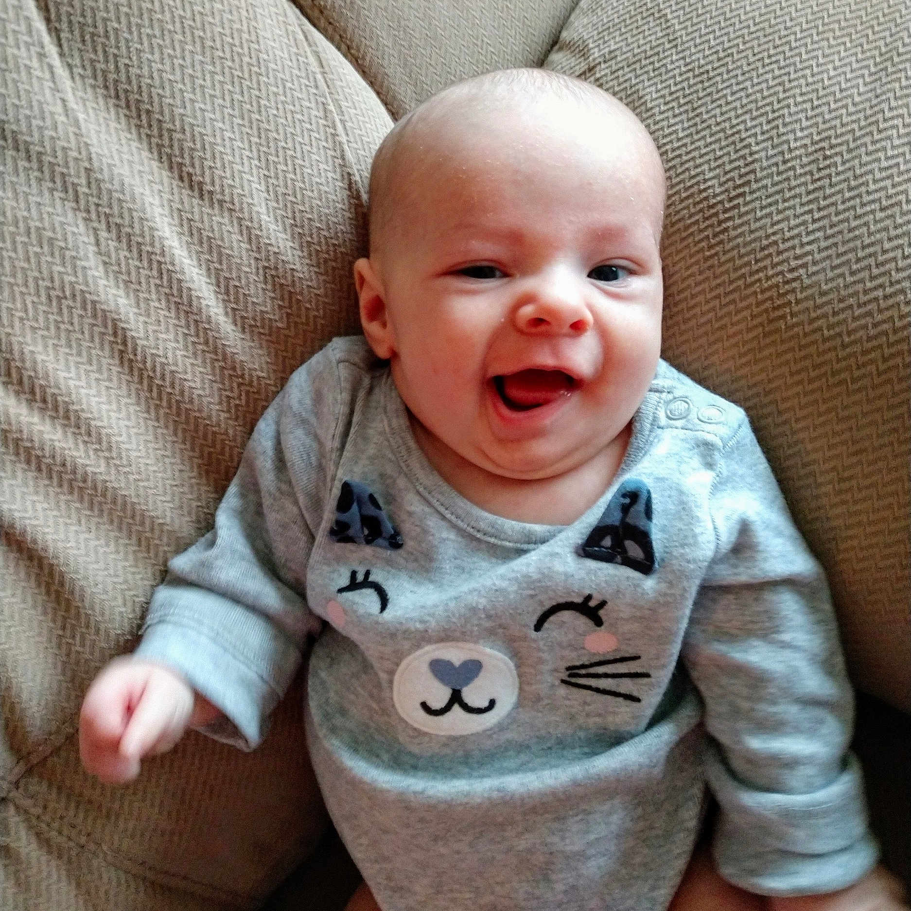 Maren is registered to the contest to win money with this photo: boy, cheek, child, ear, eye, facial_expression, finger, hand, head, infant, laughter, mouth, neck, nose, organ, person, product, skin, smile, textile