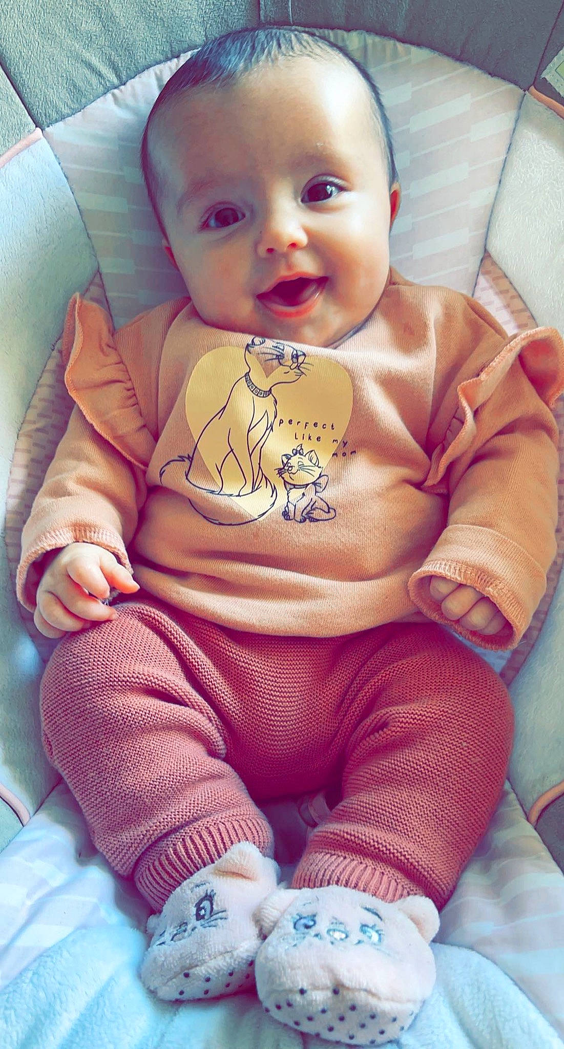 Elena participe au concours pour gagner de l'argent avec cette photo : baby, baby_toddler_clothing, cheek, child, comfort, cool, eyelash, facial_expression, finger, happy, iris, lip, mouth, person, pink, product, sitting, skin, sleeve, smile