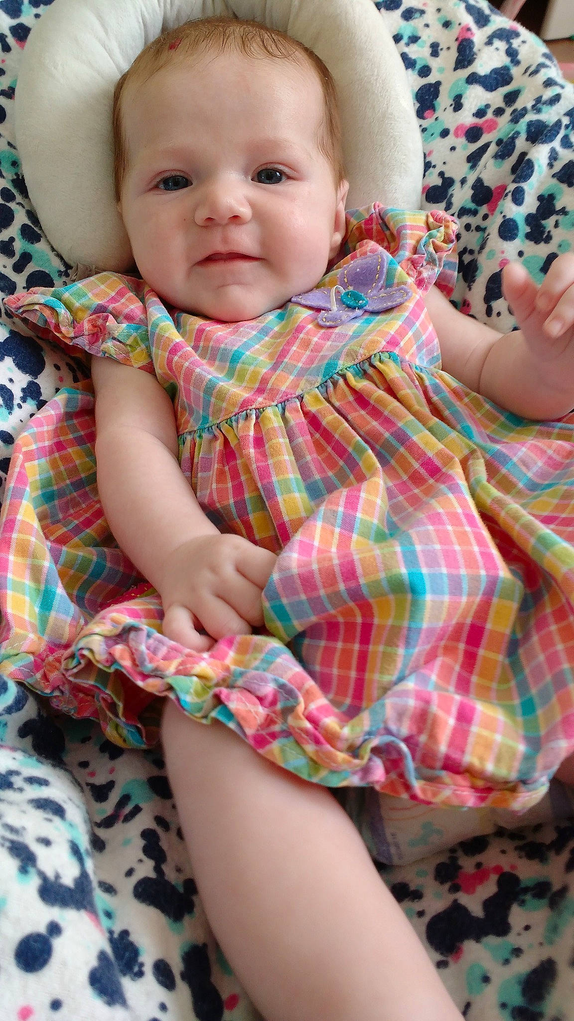 Oceanne a rejoint le concours — aidez-le/la à gagner de superbes lots ! baby, baby_toddler_clothing, cheek, child, design, dress, pattern, person, pink, plaid, sitting, skin, textile, toddler