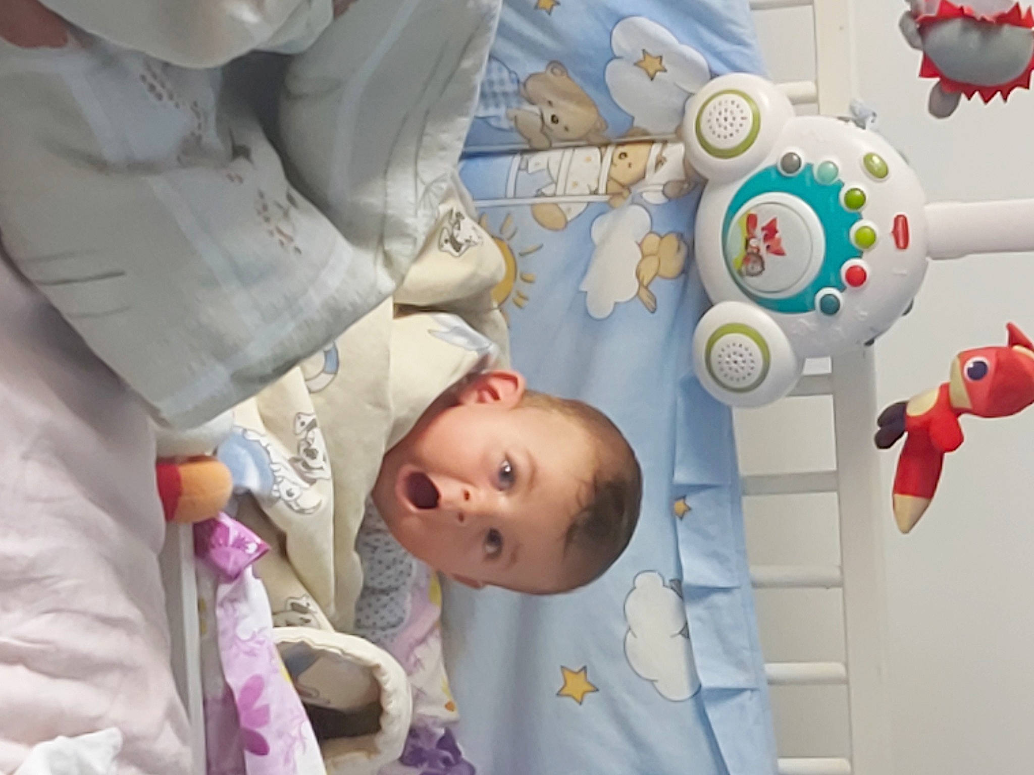 Edward Florin participe au concours pour gagner de l'argent avec cette photo : baby, baby_products, baby_safety, baby_toddler_clothing, baby_toys, child, circle, comfort, eye, happy, head, party_supply, person, product, room, service, space, stuffed_toy, surprise, textile