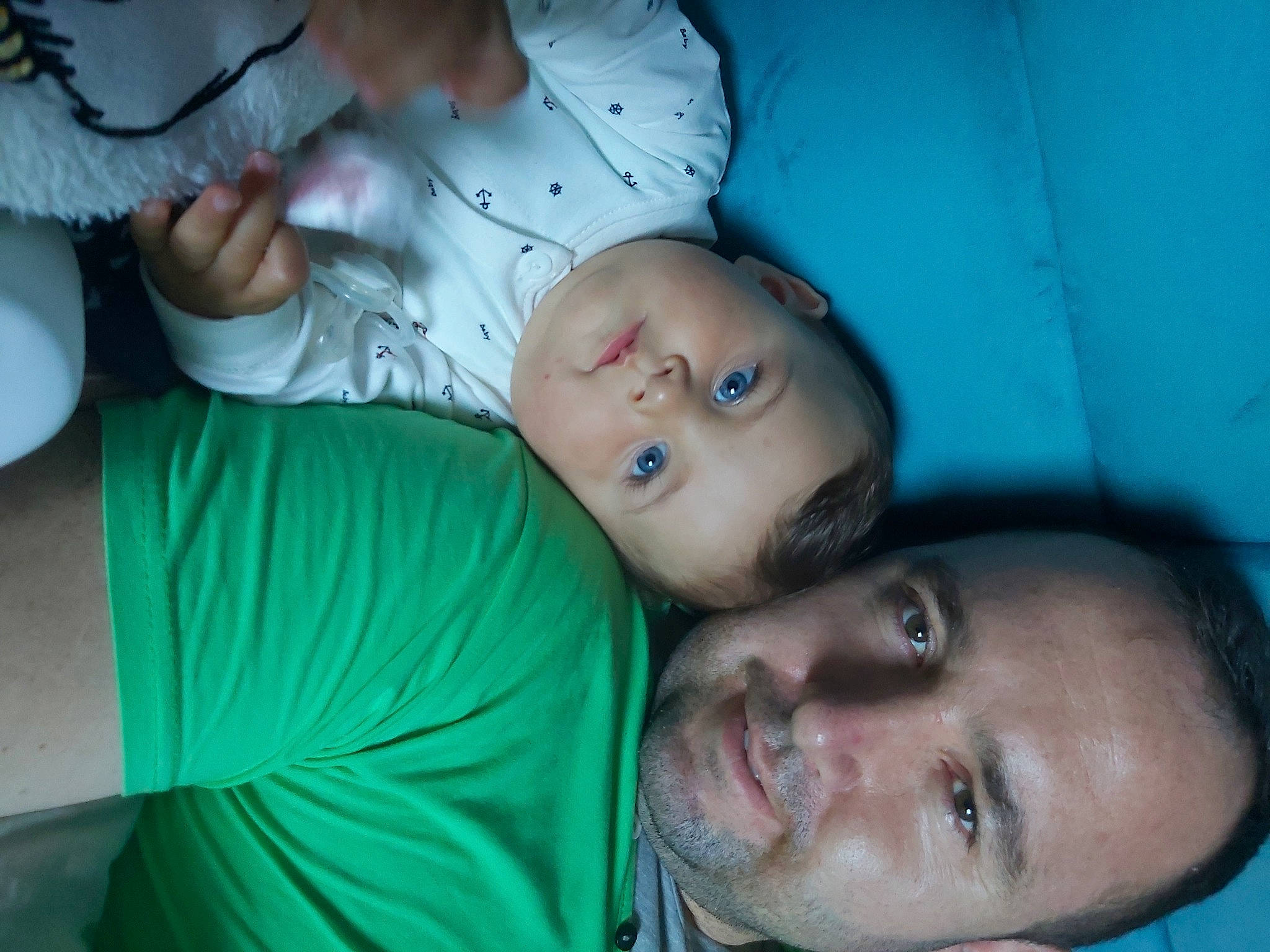 Edward Florin participe au concours pour gagner de l'argent avec cette photo : baby, cheek, chin, comfort, dishware, eye, eyebrow, facial_expression, finger, forehead, fun, happy, iris, jaw, mammal, mouth, nose, person, skin, vertebrate