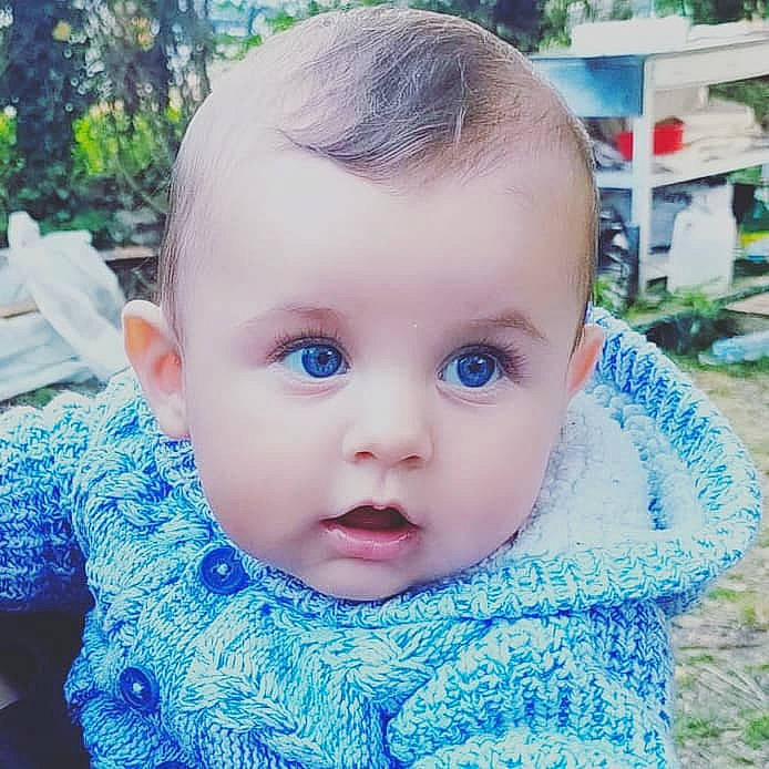 Edward Florin participe au concours pour gagner de l'argent avec cette photo : azure, baby, baby_toddler_clothing, beauty, child, cool, ear, electric_blue, eyelash, grass, hairstyle, happy, iris, neck, nose, pattern, person, plant, skin, sleeve