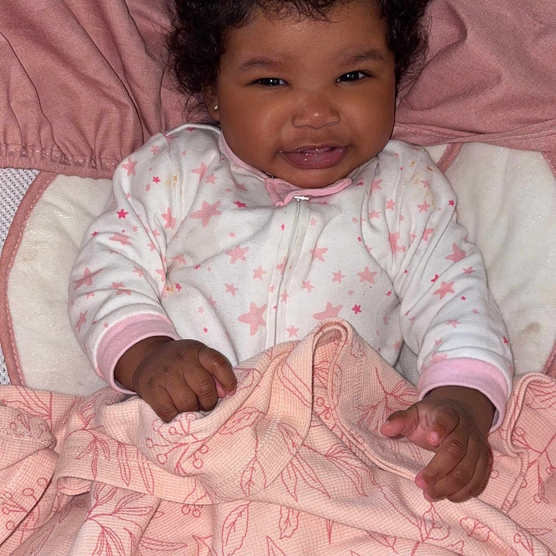 Nova is registered to the contest to win money with this photo: baby, babylaughing, bed, bedroom, blanket, bodypart, face, finger, furniture, hand, happy, head, homedecor, indoors, person, photography, portrait, quilt, room, smile