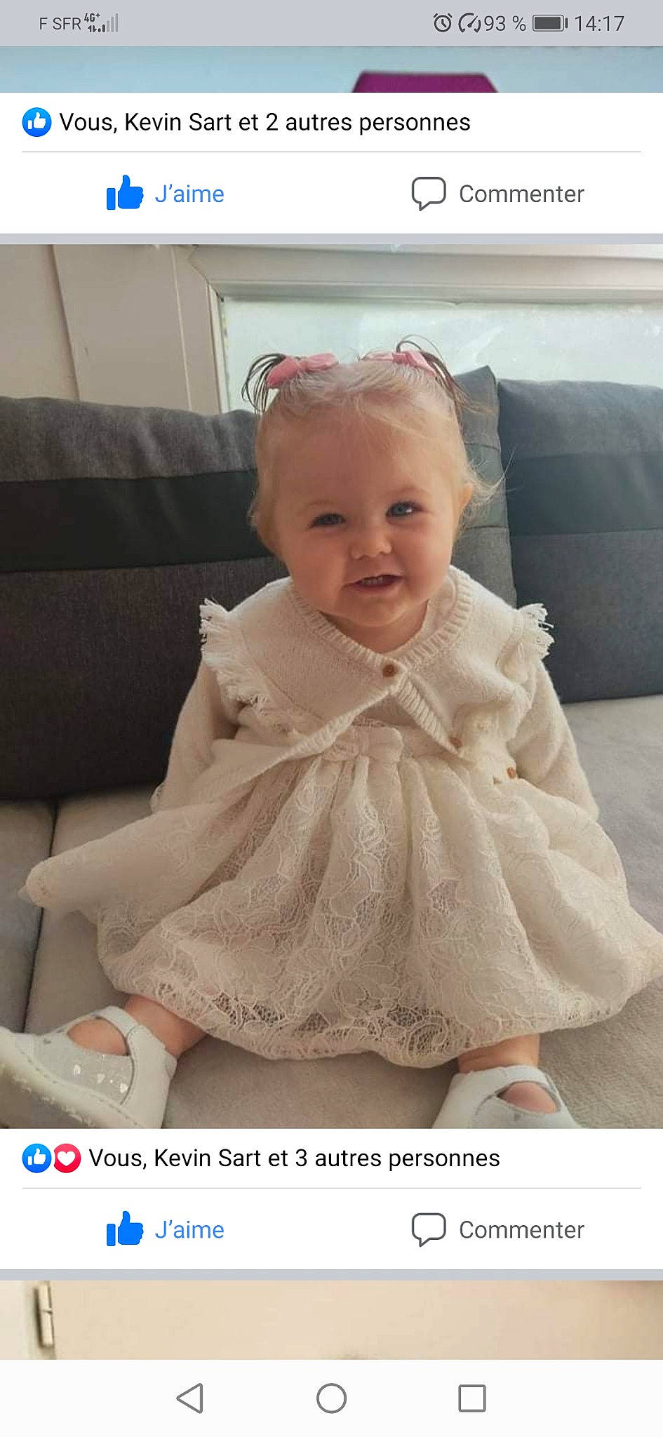 Azelie participe au concours pour gagner de l'argent avec cette photo : baby, baby_toddler_clothing, blond, cheek, child, comfort, couch, face, flooring, happy, head, iris, pattern, person, photo_caption, room, sitting, skin, sleeve, smile