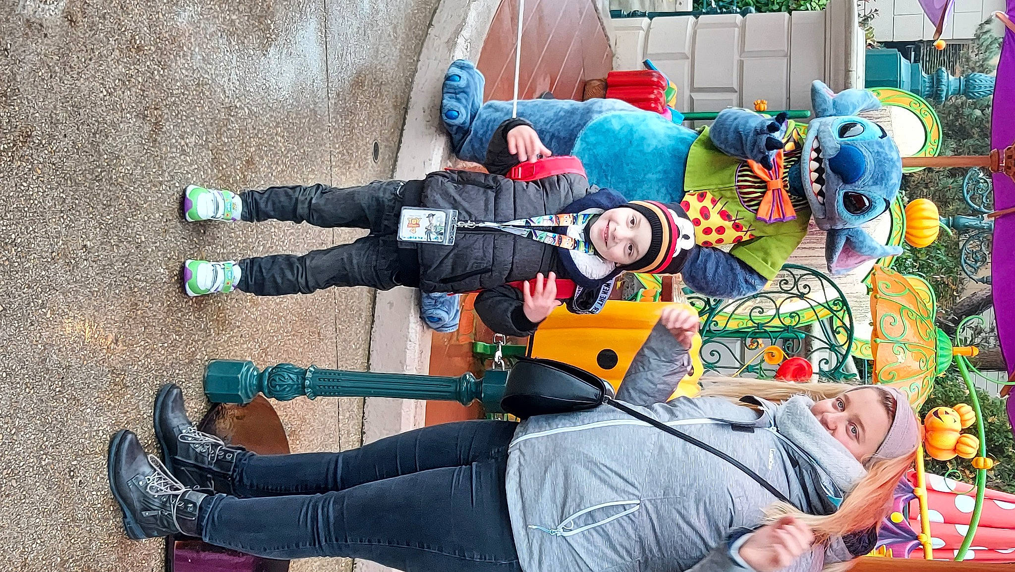 Timéo a rejoint le concours — aidez-le/la à gagner de superbes lots ! art, boot, child, clothing, costume, event, fiction, fictional_character, fun, green, hat, headwear, jacket, jeans, joy, leisure, person, personal_protective_equipment, recreation, toddler