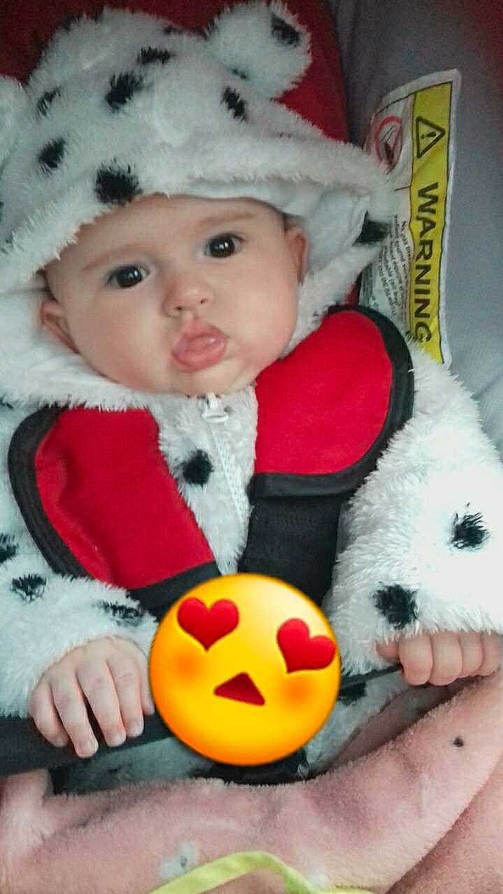 Julianna a rejoint le concours — aidez-le/la à gagner de superbes lots ! baby, baby_toddler_clothing, ball, calabaza, cheek, eye, facial_expression, happy, head, headgear, headwear, mammal, mouth, nose, organ, person, red, skin, textile, toddler