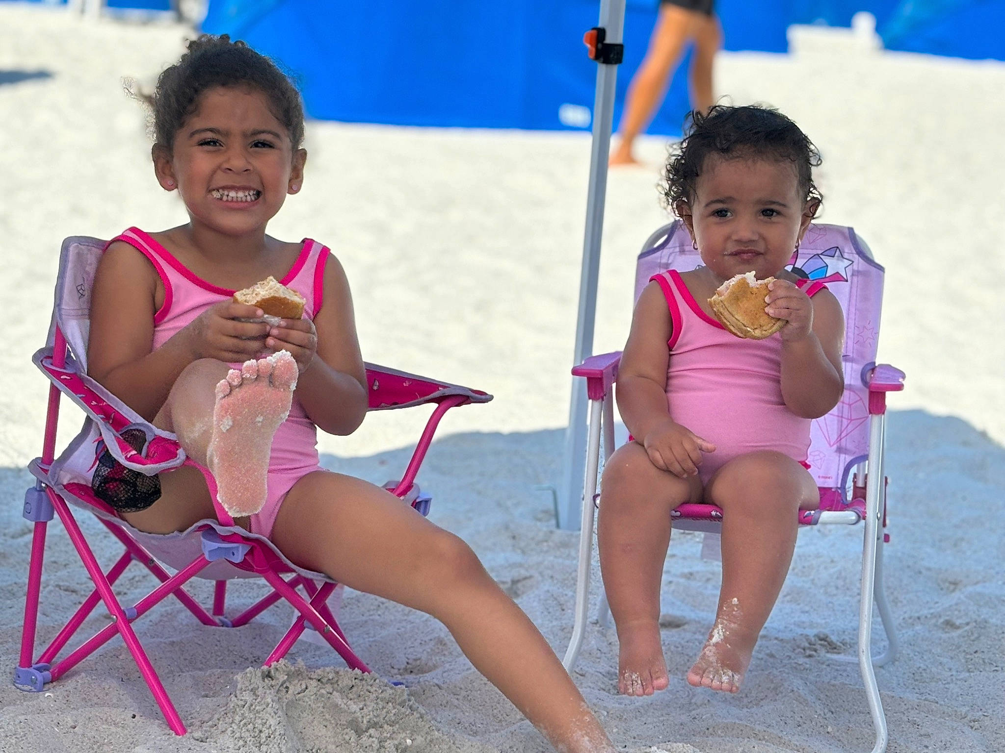 Elce is registered to the contest to win money with this photo: beach, beauty, blue, body_of_water, chair, facial_expression, fun, happy, joy, leisure, outdoor_furniture, people_on_beach, person, public_space, recreation, sand, shorts, skin, snapshot, summer