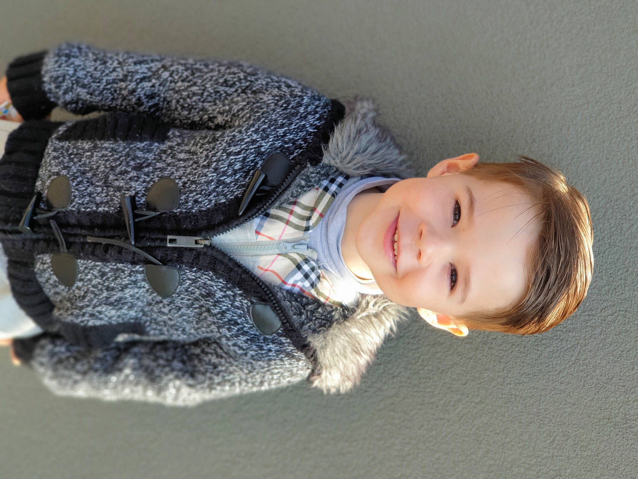 Marley a rejoint le concours — aidez-le/la à gagner de superbes lots ! baby, child, fashion_accessory, flash_photography, fun, fur, joy, knit_cap, pattern, person, portrait_photography, skin, sleeve, smile, toddler, tree, winter, wool, woolen