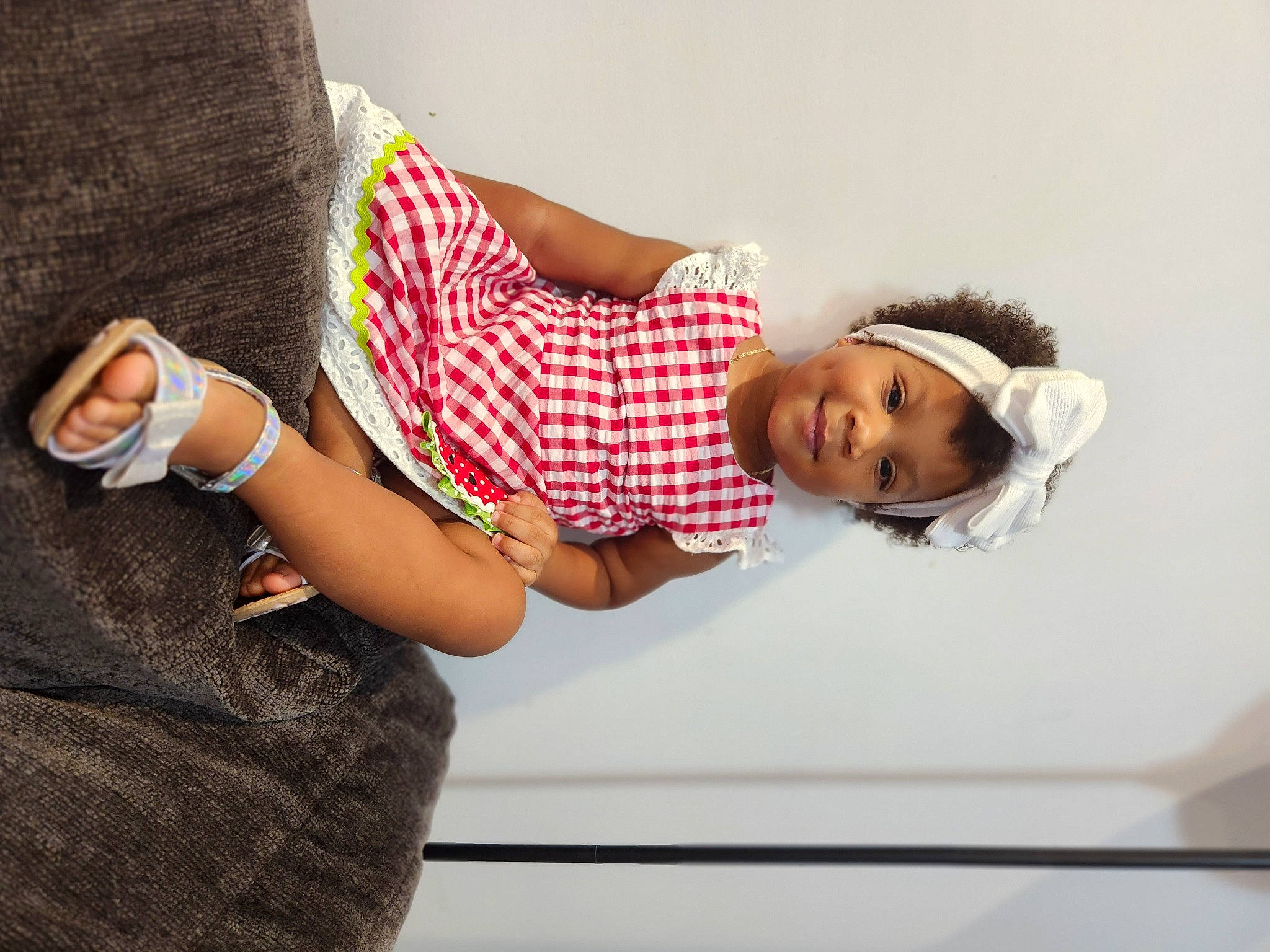 Serenity is registered to the contest to win money with this photo: arm, comfort, elbow, gesture, hand, happy, human_leg, joint, joy, knee, neck, person, plaid, shoulder, skin, sleeve, sunglasses, t_shirt, thigh, toddler