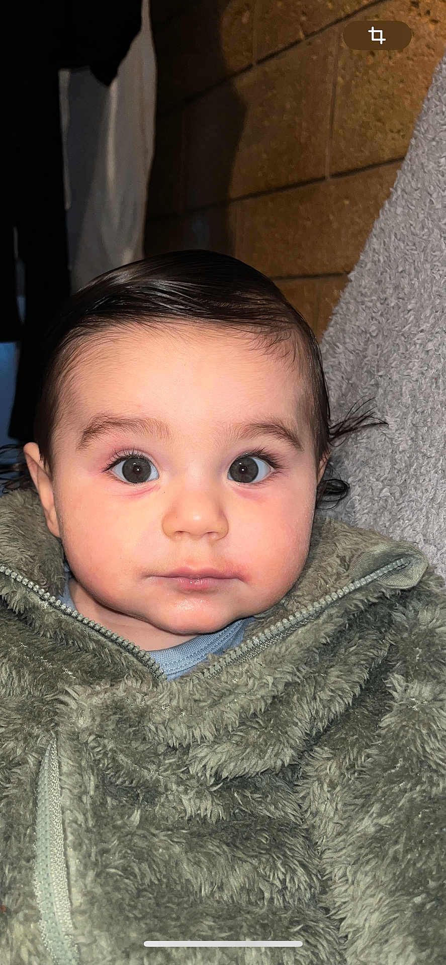Emirhan participe au concours pour gagner de l'argent avec cette photo : baby, child, face, eyes, jacket, green, fuzzy, portrait, indoor, curious, young, cute, infant, closeup, person, clothing, warm, expression, head, skin