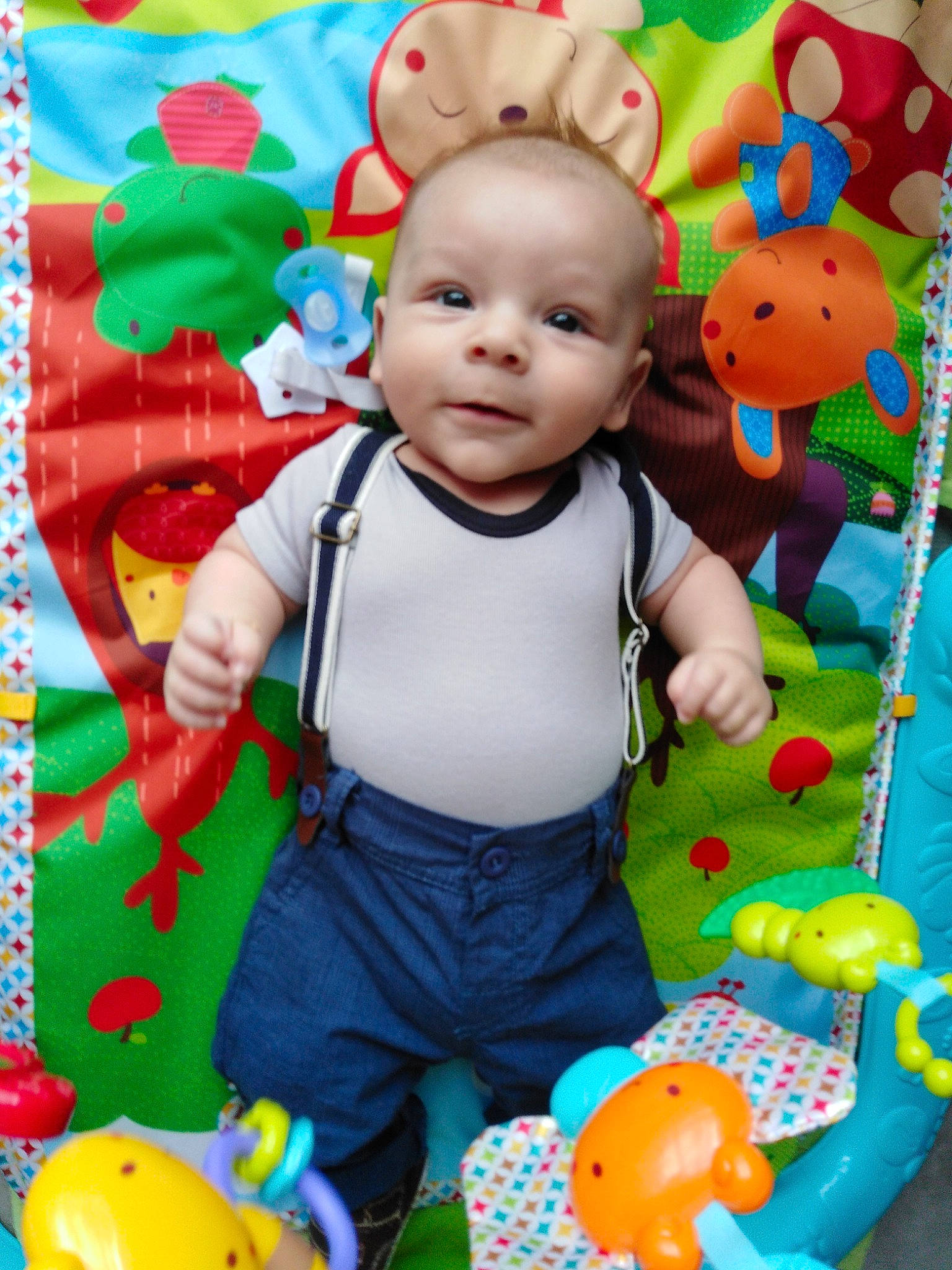 Lisandro participe au concours pour gagner de l'argent avec cette photo : baby, baby_playing_with_toys, baby_products, baby_toddler_clothing, baby_toys, child, person, play, product, toddler, toy