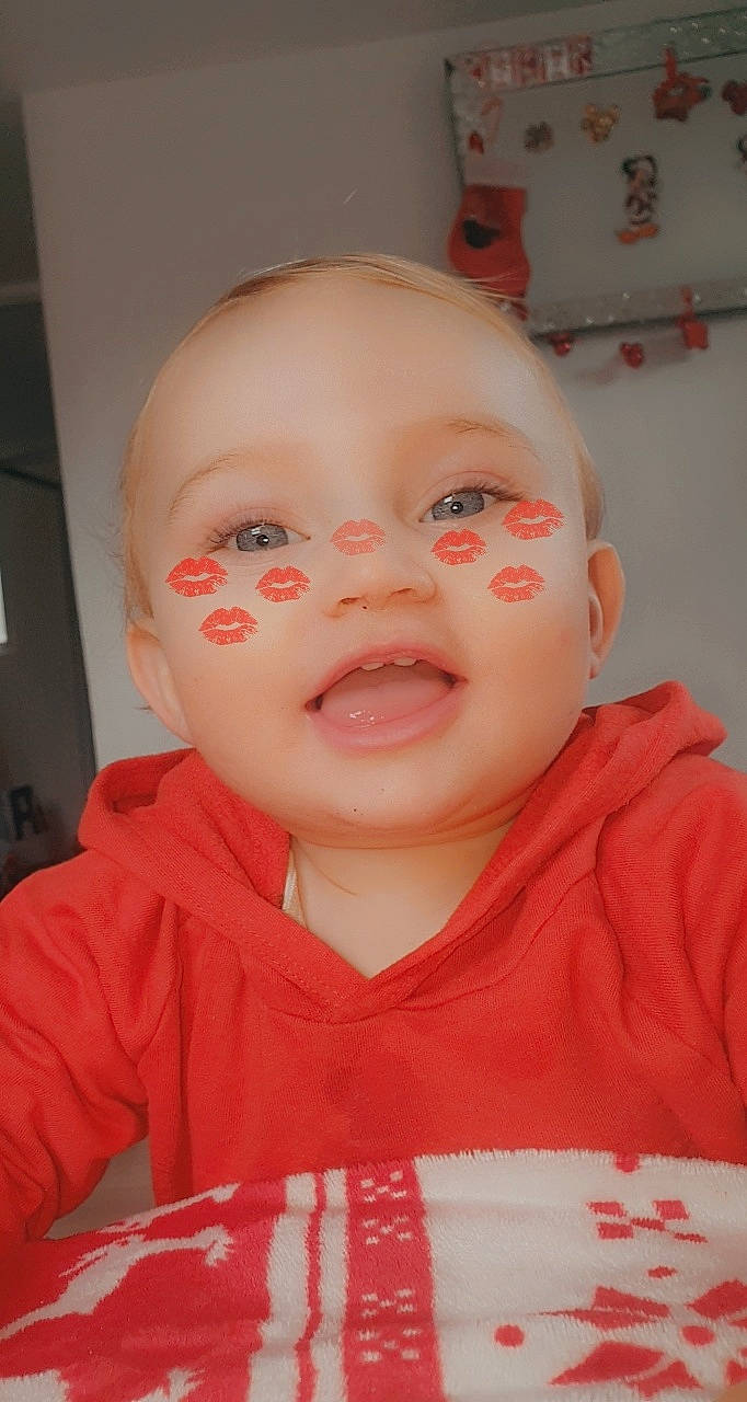 Juan participe au concours pour gagner de l'argent avec cette photo : baby, baby_toddler_clothing, cheek, child, chin, ear, eyebrow, eyelash, forehead, hoodie, iris, jaw, lip, neck, organ, peach, person, skin, sleeve, toddler