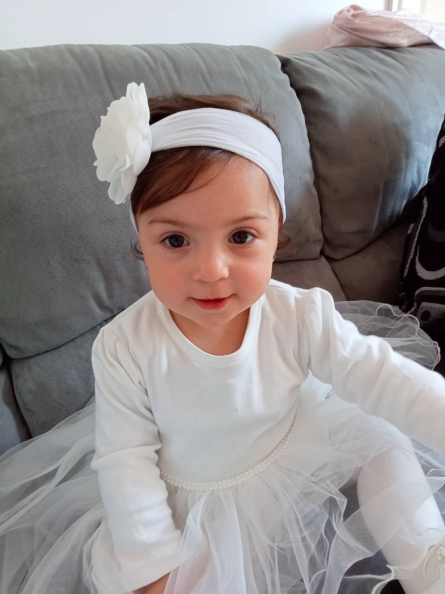 Chirine a rejoint le concours — aidez-le/la à gagner de superbes lots ! beauty, bridal_accessory, comfort, event, eyebrow, fashion_accessory, flash_photography, hair_accessory, happy, headband, headgear, headpiece, joy, linens, lip, person, pink, sleeve, smile, textile