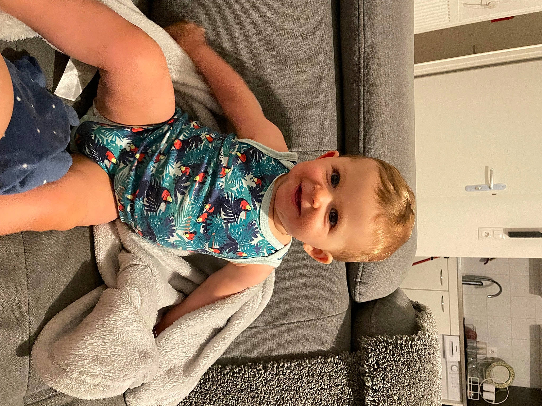 Eden participe au concours pour gagner de l'argent avec cette photo : abdomen, baby, baby_products, baby_toddler_clothing, chest, child, comfort, elbow, fun, happy, human_leg, joy, knee, lap, leg, pattern, person, sitting, smile, thigh