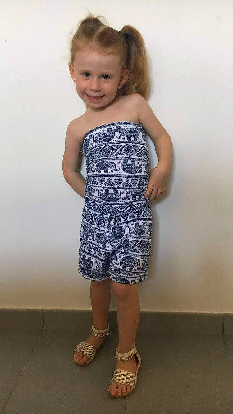 Kyara participe au concours pour gagner de l'argent avec cette photo : arm, child, clothing, dress, joy, pattern, person, shoulder, standing, toddler