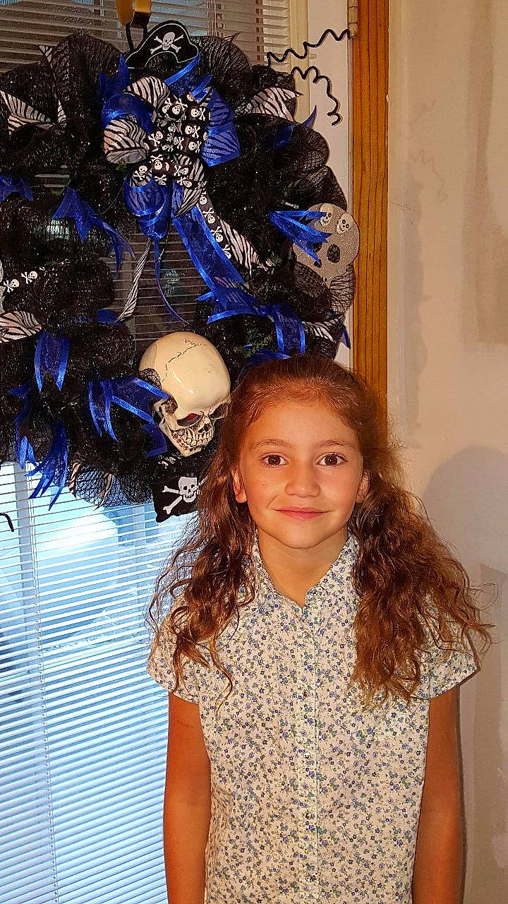 Jenaya is registered to the contest to win money with this photo: