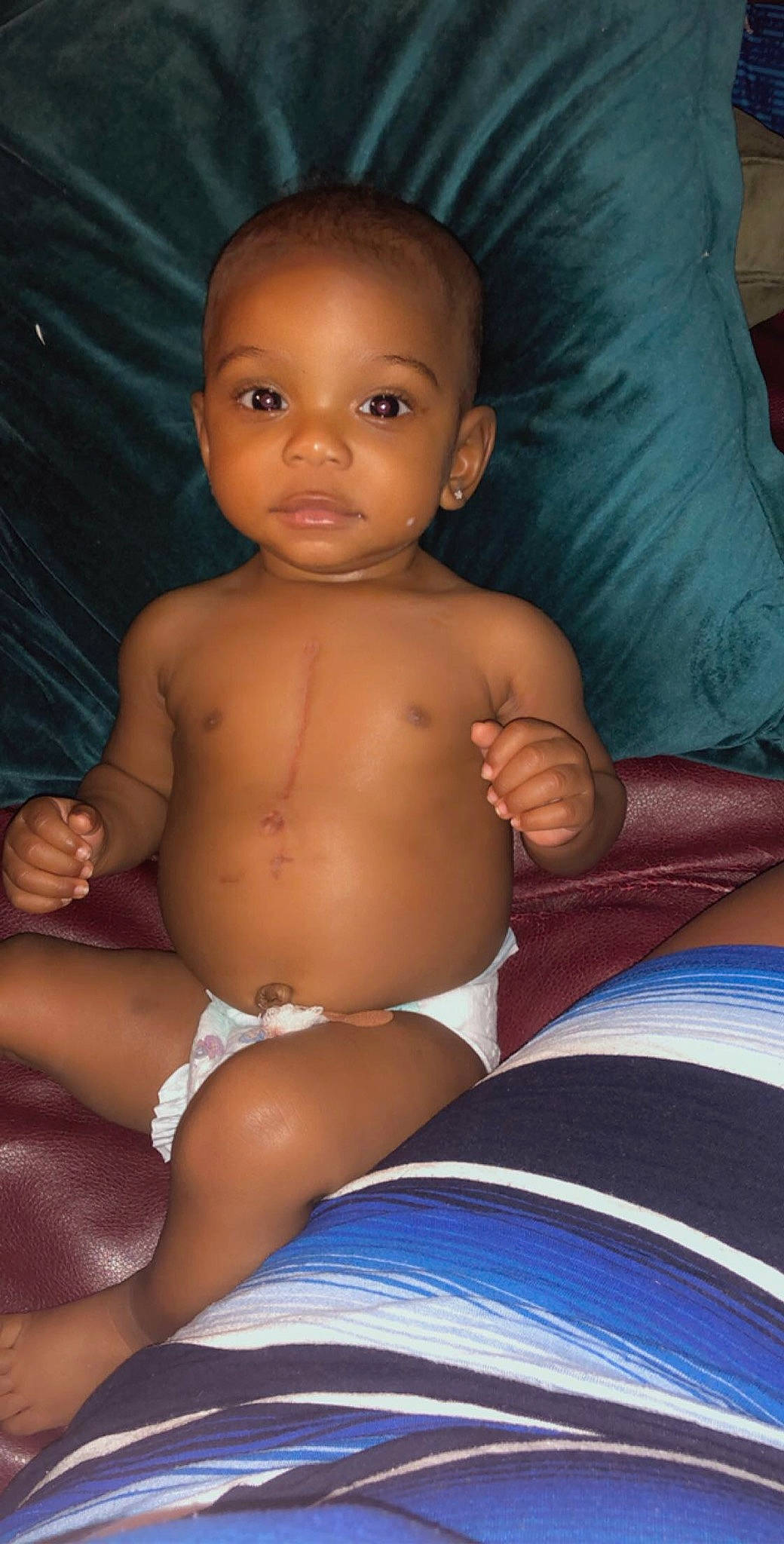 Heyru is registered to the contest to win money with this photo: abdomen, baby, black_hair, cheek, child, leg, muscle, person, sitting, stomach, thigh, thumb, toddler, trunk