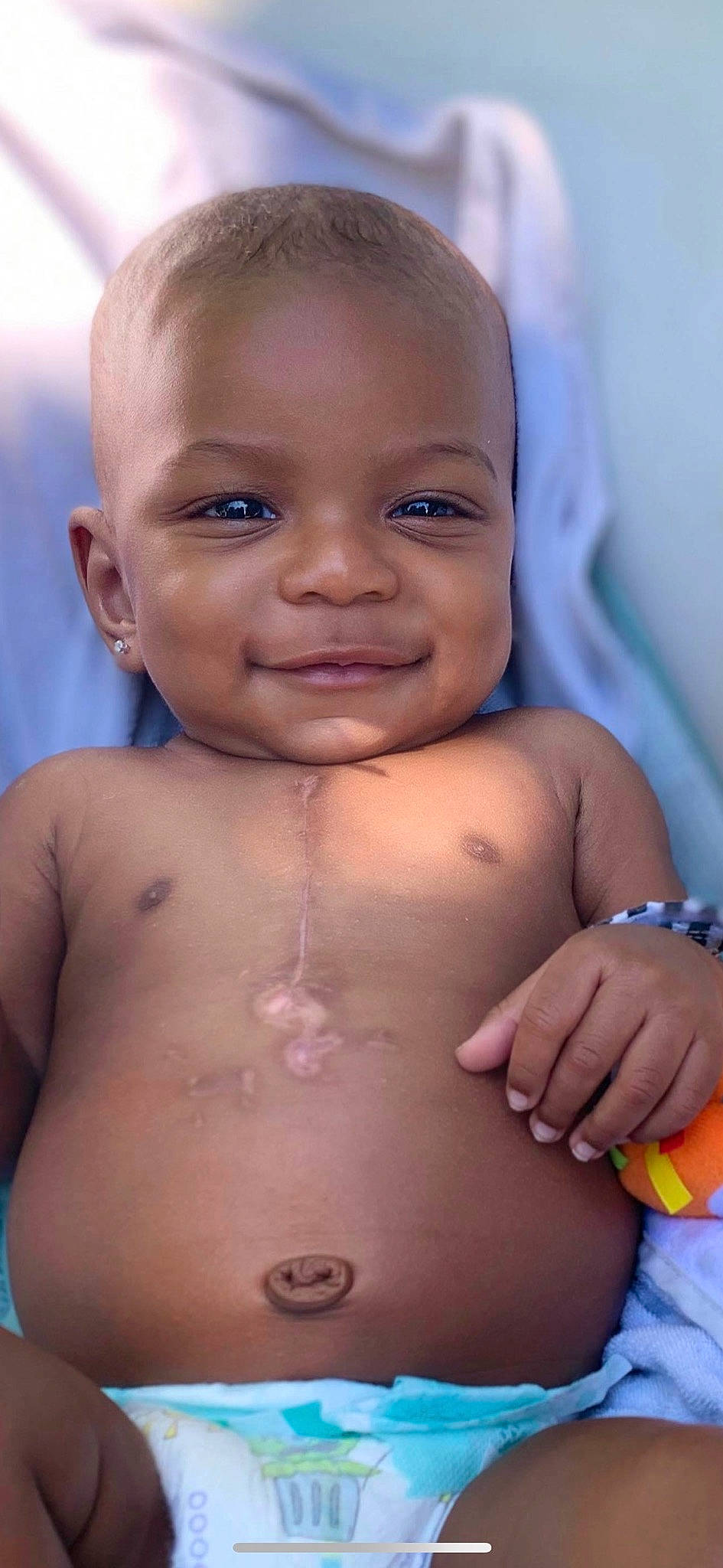 Heyru is registered to the contest to win money with this photo: baby, cheek, chest, child, chin, eye, face, facial_expression, forehead, head, human, joy, lip, mouth, muscle, neck, nose, person, skin, smile