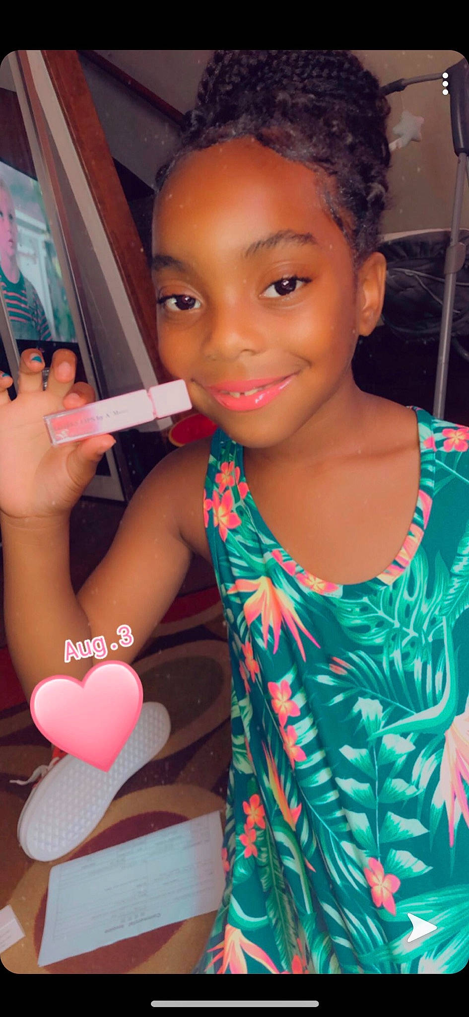 Amour is registered to the contest to win money with this photo: black_hair, cheek, child, eyebrow, face, finger, joy, lip, nail, neck, organ, person, smile