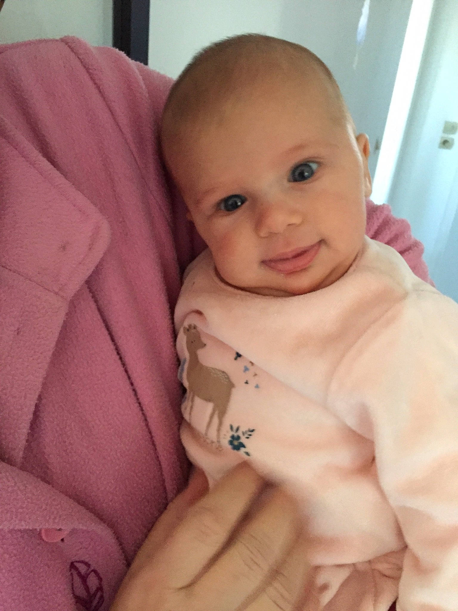 Eve participe au concours pour gagner de l'argent avec cette photo : arm, baby, baby_toddler_clothing, cheek, chin, comfort, eye, eyebrow, facial_expression, gesture, head, iris, lip, mouth, nose, person, pink, product, skin, sleeve