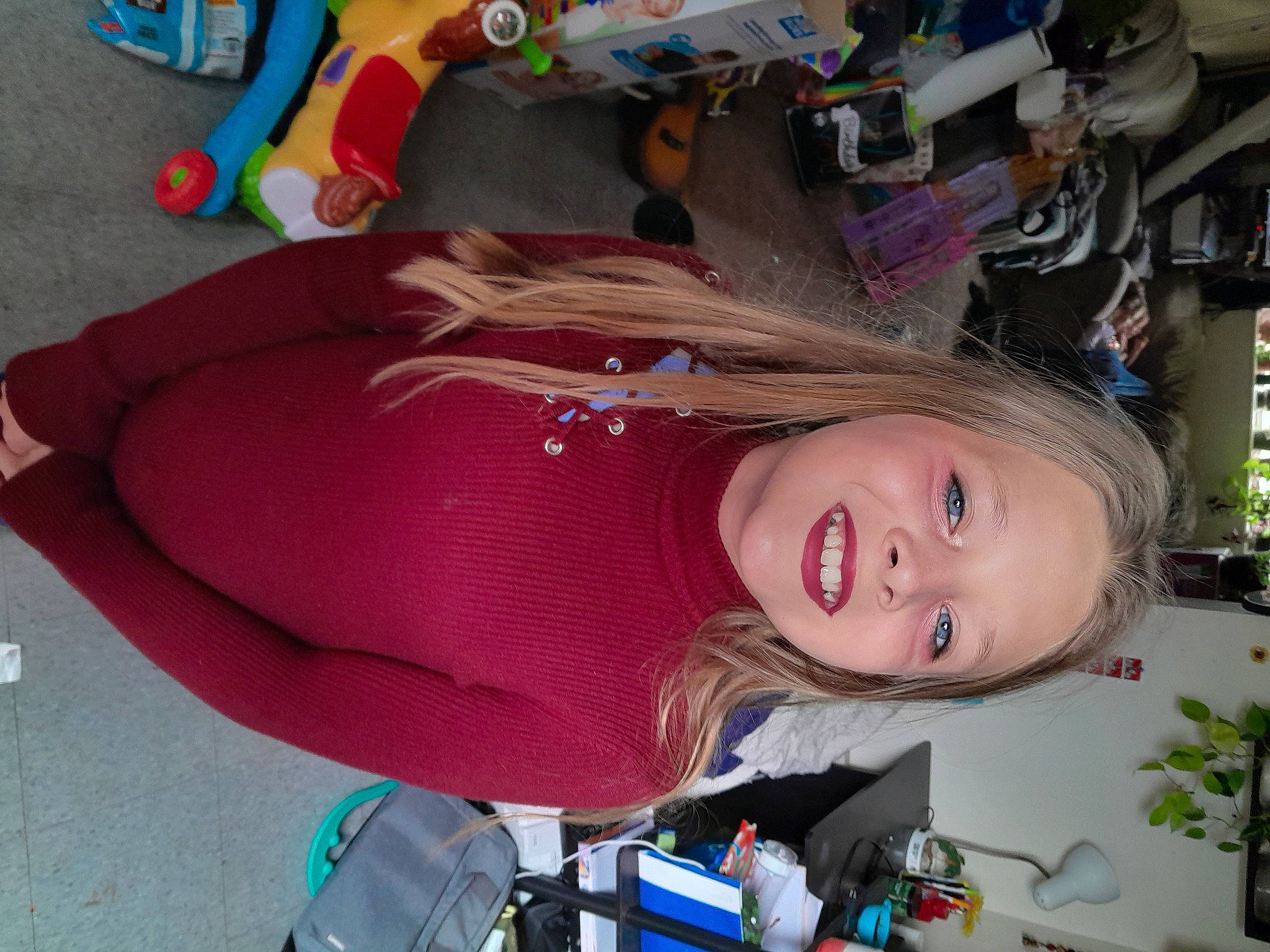 Harmoni is registered to the contest to win money with this photo: auto_part, child, electric_blue, facial_expression, flowerpot, fun, happy, houseplant, joy, leisure, magenta, person, pink, plant, recreation, smile, toddler, vacation