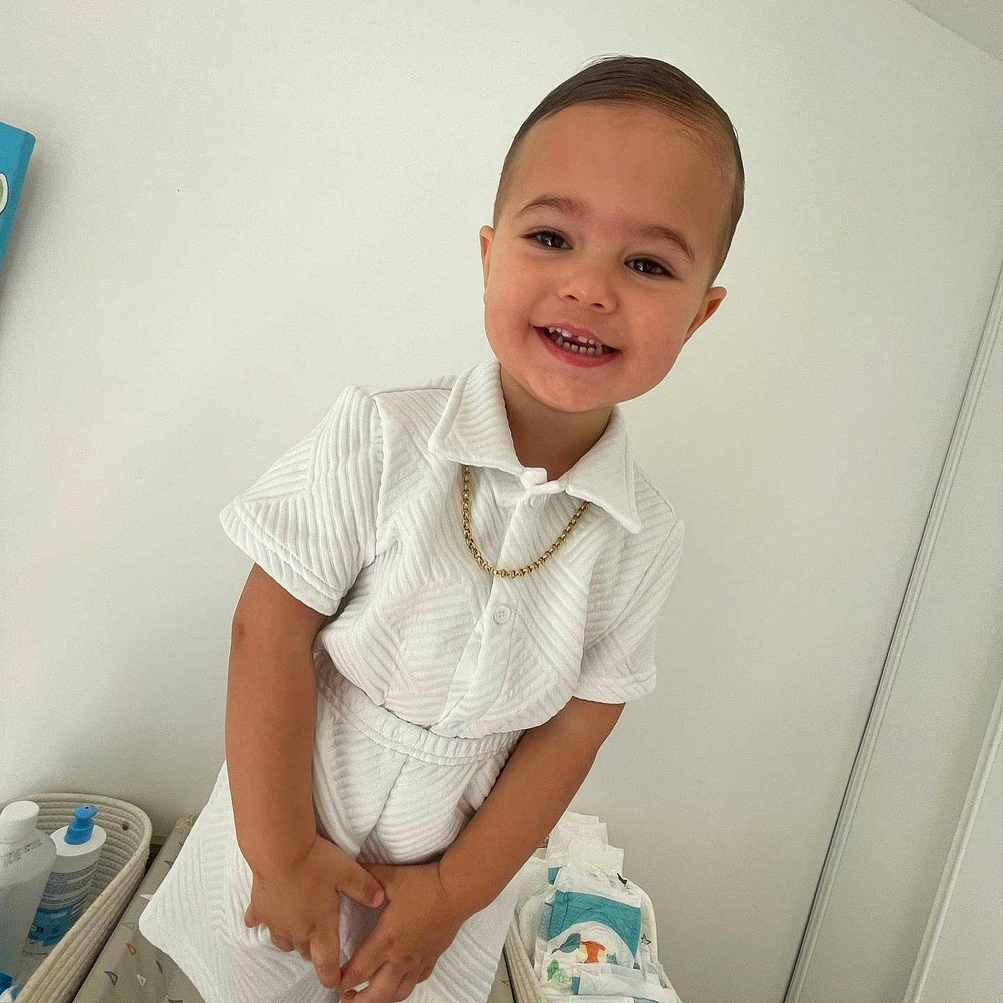 Dasthan participe au concours pour gagner de l'argent avec cette photo : baby_products, baby_room, child, clean, cute, diapers, gold_chain, happy, indoor, modern, nursery, person, playpen, portrait, short_hair, skin, smiling, standing, toddler, white_clothing