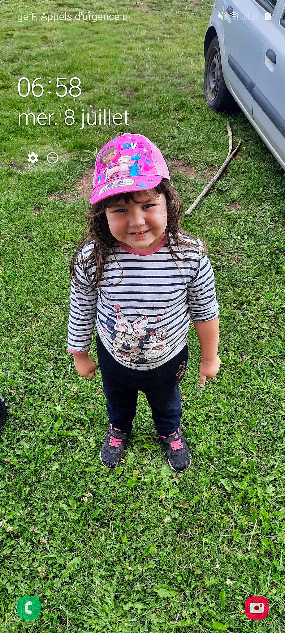 Emma a rejoint le concours — aidez-le/la à gagner de superbes lots ! baby_toddler_clothing, cap, child, clothing, fashion_accessory, fun, grass, grass_family, grassland, happy, headwear, joy, lawn, leisure, pattern, people_in_nature, person, pink, plant, sleeve