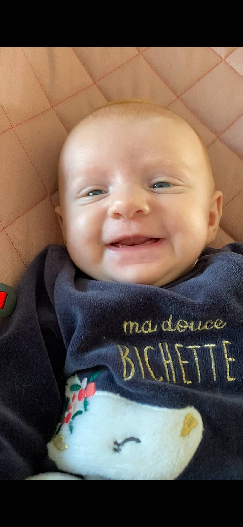 Ghjuvanna a rejoint le concours — aidez-le/la à gagner de superbes lots ! baby, baby_making_funny_faces, cheek, child, chin, face, facial_expression, forehead, head, laugh, lip, mouth, nose, person, skin, smile, toddler