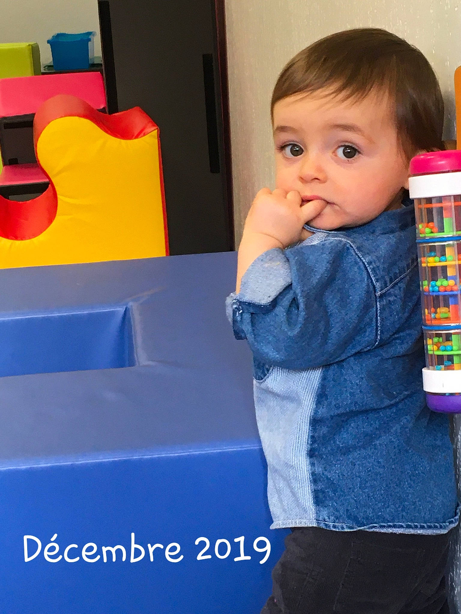 Lylian a rejoint le concours — aidez-le/la à gagner de superbes lots ! baby, child, furniture, person, play, room, toddler