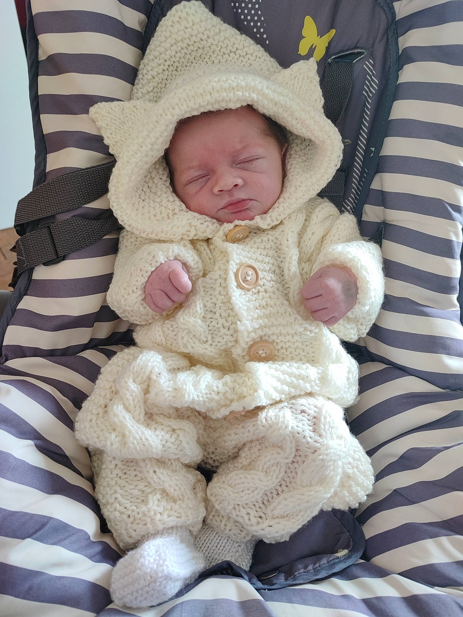 Mylow a rejoint le concours — aidez-le/la à gagner de superbes lots ! baby, baby_products, baby_toddler_clothing, beige, cheek, child, comfort, face, fur, linens, outerwear, pattern, person, skin, sleeve, textile, toddler, toy, wool