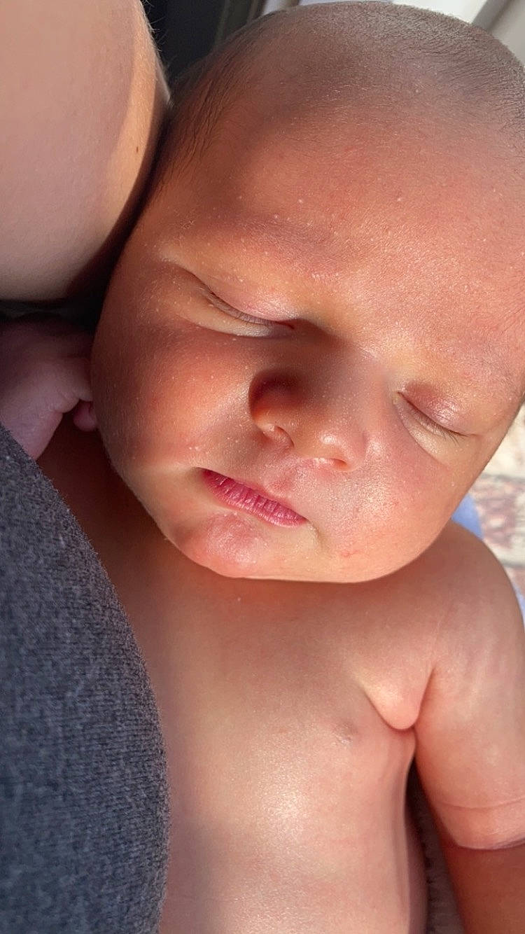 Cayden is registered to the contest to win money with this photo: arm, cheek, chin, ear, eye, eyebrow, eyelash, forehead, gesture, hair, hand, human_body, iris, jaw, lip, mouth, neck, nose, person, skin